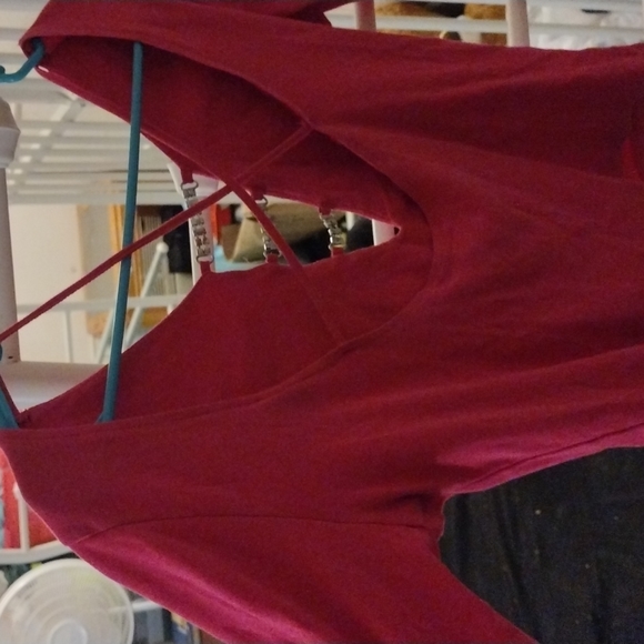 Pink long sleeve shirt. Open back and low v-neck. - Picture 2 of 3